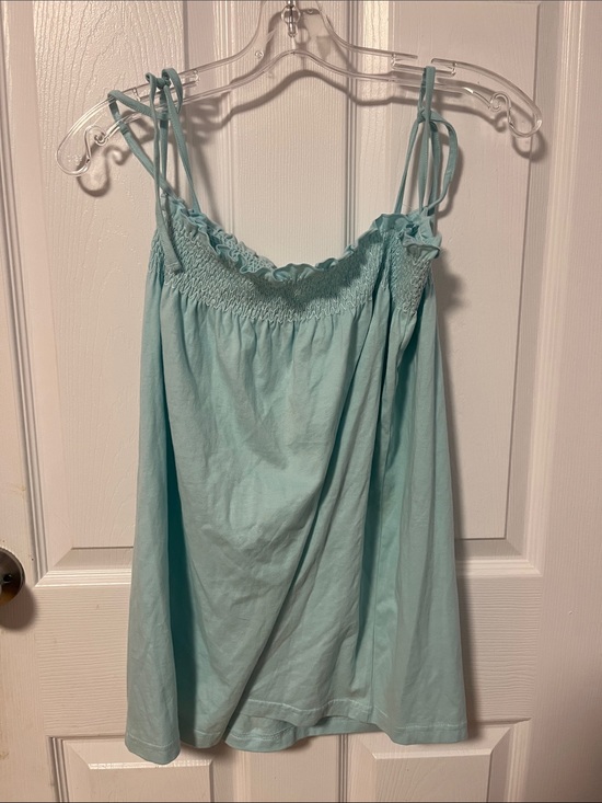 Tops - Teal flowy tank top
